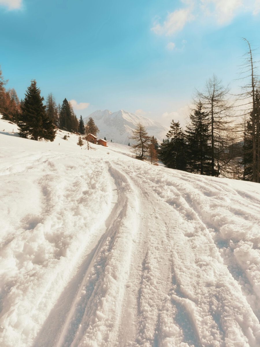 Breathtaking snowy mountain landscape in Kärnten, Austria, perfect for winter adventures.
